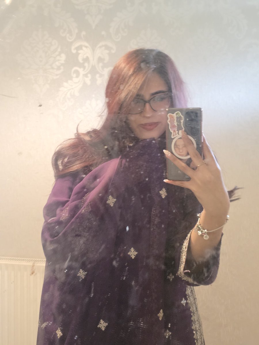 Flora 🦇 tweet media