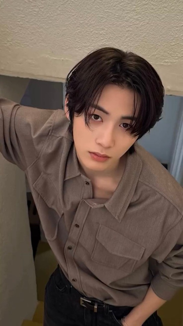 Base umum bisa follow @cornerfess tweet media