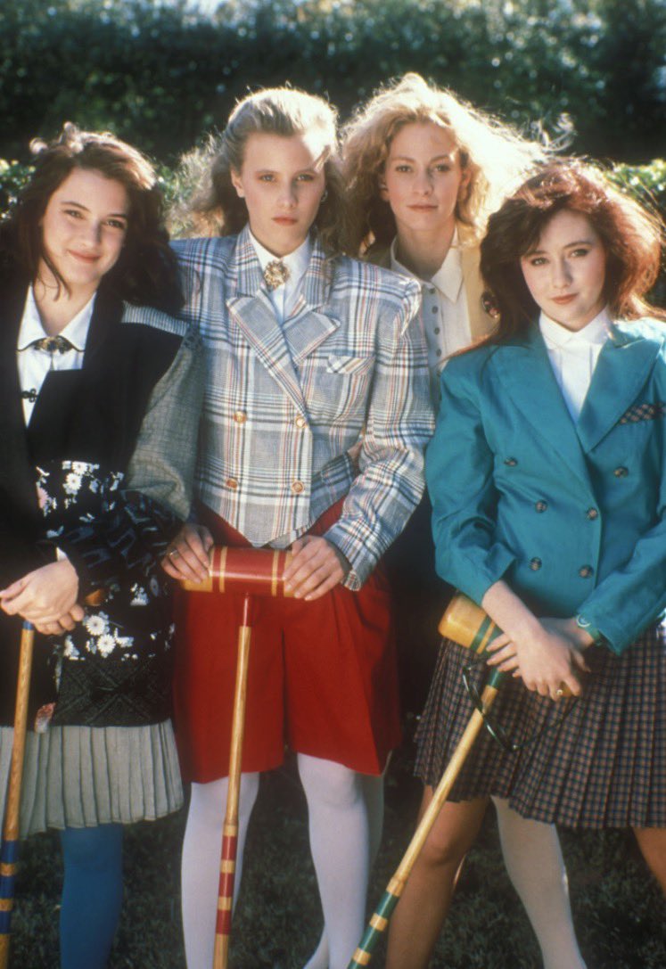 jackkhooo's tweet photo. @EsTendenciaEnX La moda de los 80s es cuestionable, pasa que fue una época dorada musical y culturalmente hablando. Rebeldía e irreverencia, hacía que las mujeres usaran laca en el cabello como Madonna, o el estilo de Robert Smith de The Cure, Culture Club https://t.co/YuKtiSIxDA