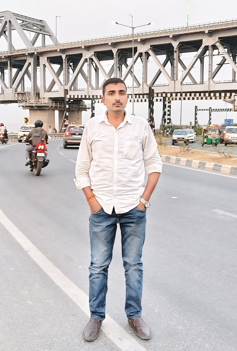 paramendr's tweet photo. जितनी तेजी से Delete होता है‚ उतनी तेजी से Download नहीं होता‚ क्योंकि समय सर्जन में लगता है‚ विसर्जन में नहीं‚ चाहे Application हो या रिश्ते। https://t.co/1PftuUSAlN