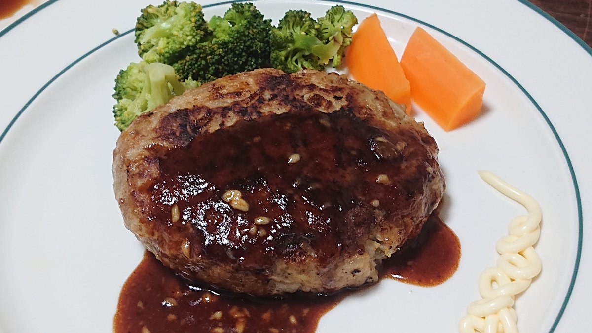 hiroyaiijima's tweet image. めんどくさいので😌ハンバーグに
しちゃいました✨
     大きな大きなハンバーグ！
これやると✨ご飯が減るのよね
明日は焼きそばかな？😅 さぁ❗
今夜は😁寝れないでしょうね😁
明日のイベント✨楽しんでください
#車で遊ぼう  #平手晃平  #Rings
お休みなさいませ〰️