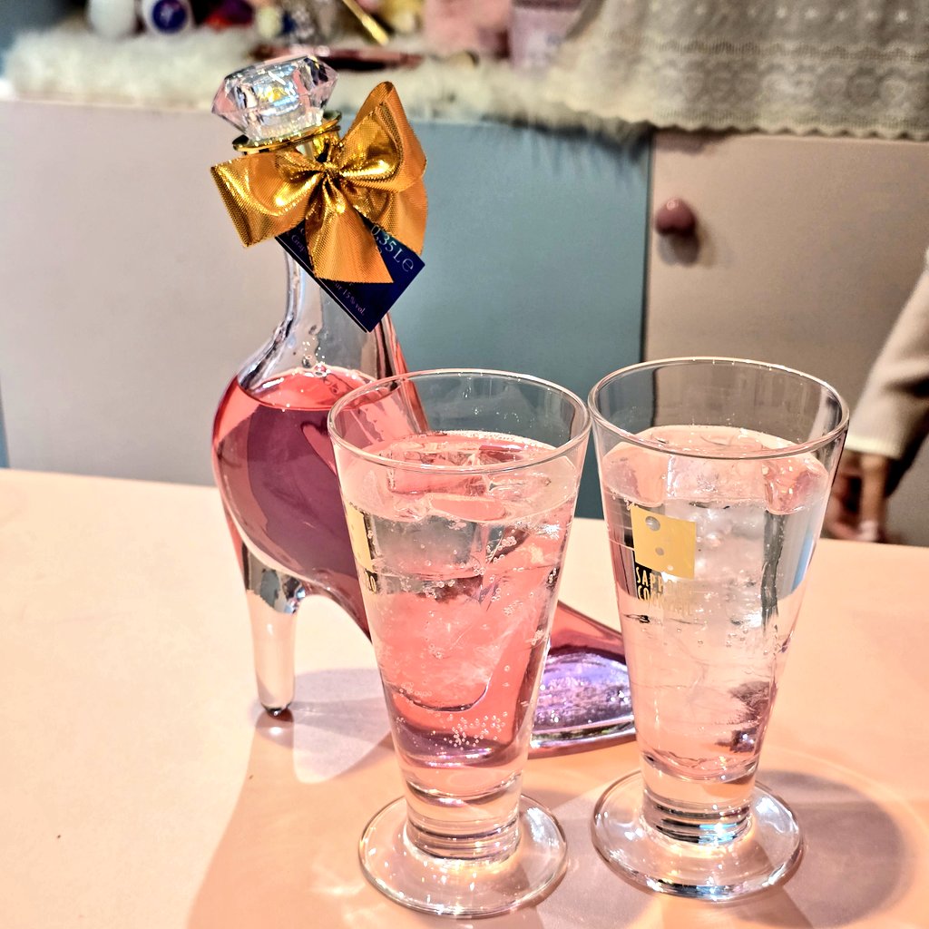 18時間ぶりの再会で一緒にシンデレラ飲めたの嬉しすぎて今日もすきだったし、楽しい時間だからこそあっという間に時間が過ぎてしまったのは悲しい早くまた会いたい大スキ🥹🫶