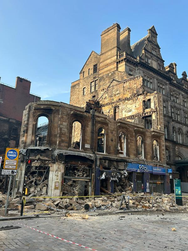 ₣łØ₦₳ tweet media