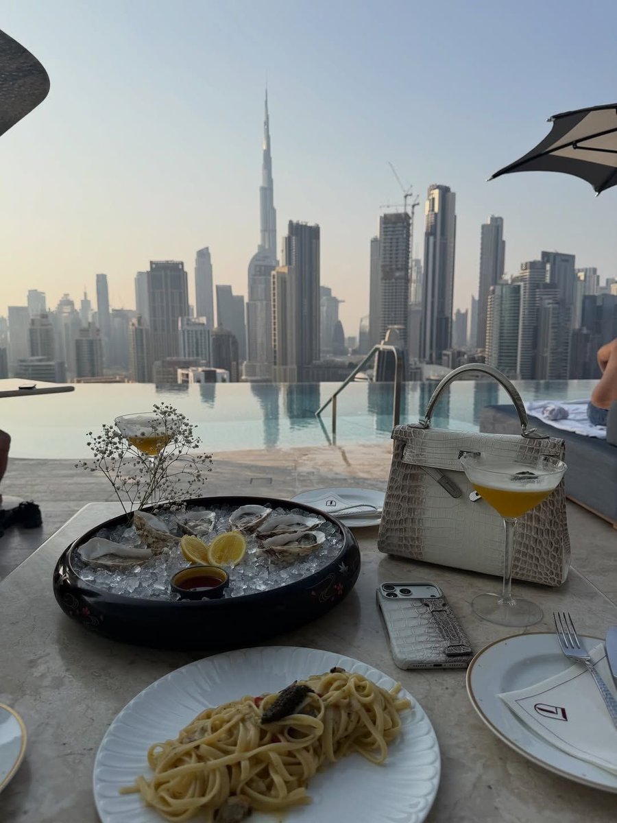 𝒞𝓁𝒶𝓈𝓈𝓎 tweet media