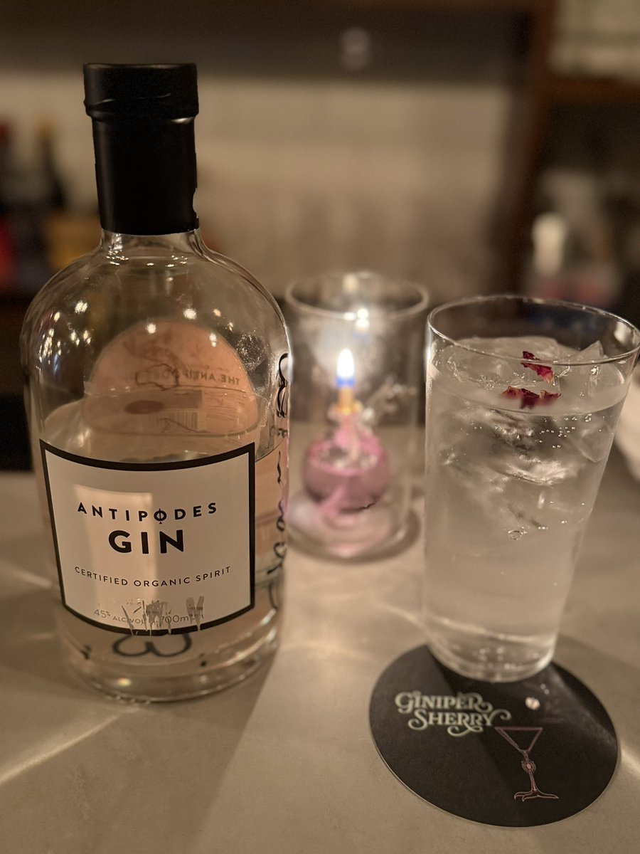 sanei_denki's tweet photo. 仕事終わりに学芸大学駅の #Gin_Bar #GiniperSherry 寄ってみた♪
この三連休は #サンエイ電機 終わったら顔出します。
もし自分いない時はスタッフにサンエイ電機の紹介とお伝え下さい。
#真空管アンプ に近いお席にご案内する様に話しておきました!笑
明日も #秋葉原 からお待ちしております。 https://t.co/CRA6E5mT9A