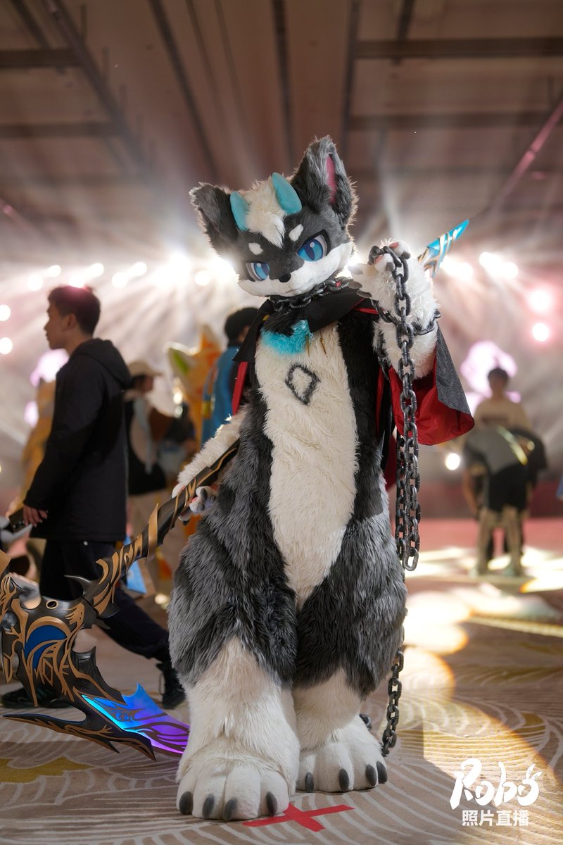 LoseTriste's tweet photo. 谢谢Robo兔返图，爱你么么么么么❤️
#fursuitfriday https://t.co/BG1t2QA2rm