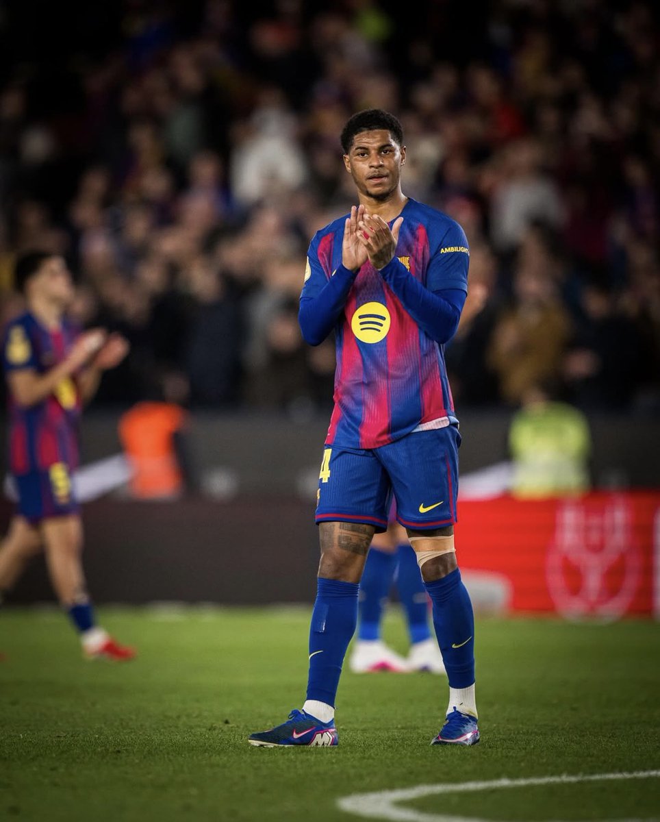 futebol_info's tweet photo. Manchester United recusa nova investida do Barcelona por Rashford.

O clube catalão tentou mais um empréstimo, mas os ingleses exigem uma venda por 26 milhões de libras (R$ 181 milhões).

A posição do United é de não ceder, pois entende que Rashford possui valor de mercado e pode atrair interesse de outros clubes caso o Barça não compre.

🗞️ Daily Mirror
📸 FC Barcelona