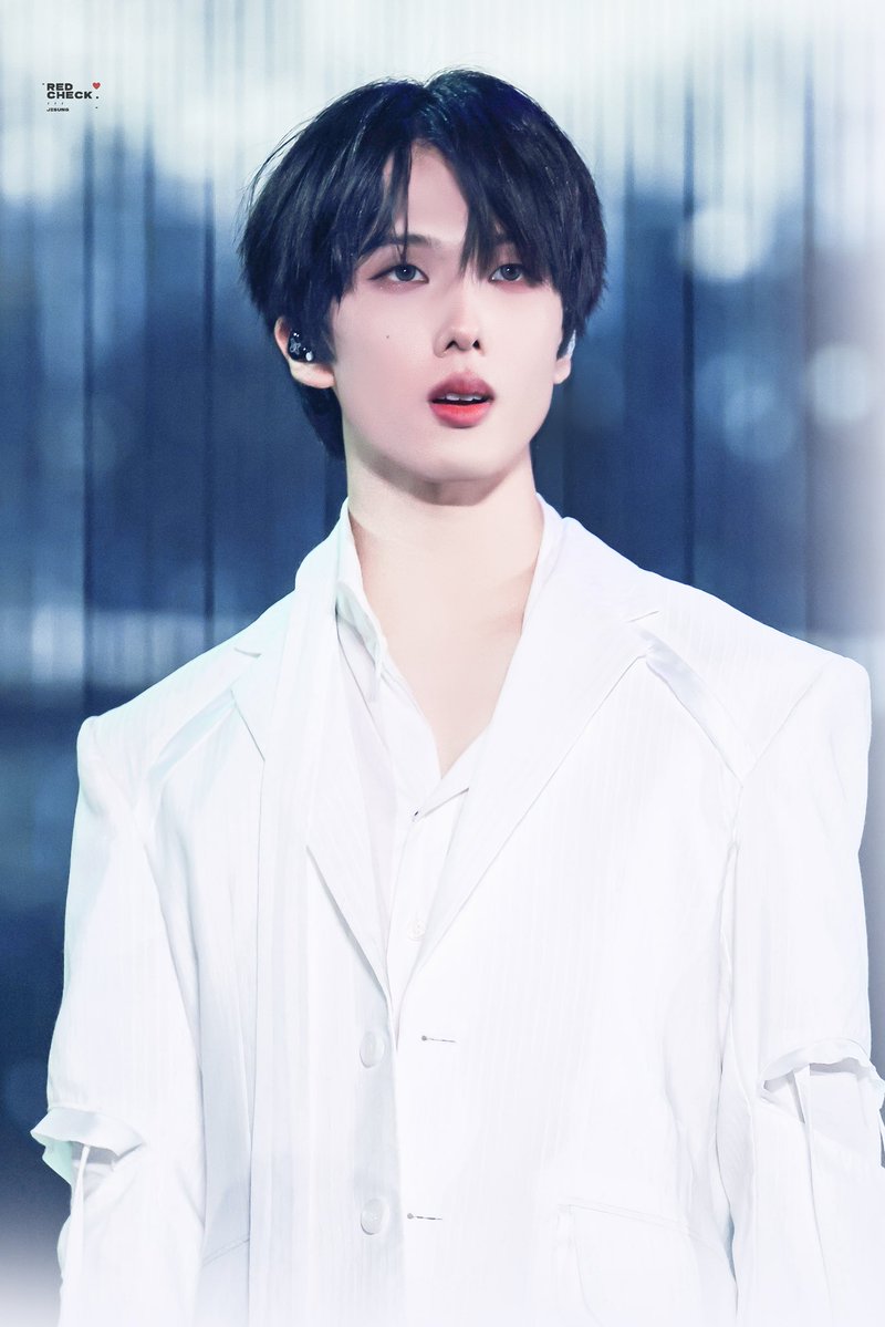 𝗥𝗘𝗗 𝗖𝗛𝗘𝗖𝗞 tweet media