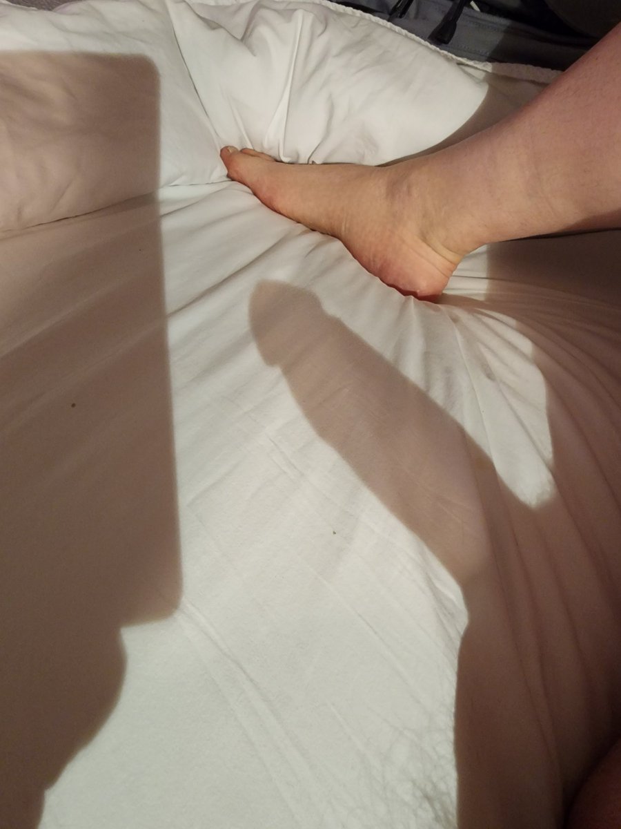 It lurks in the shadows...👥🍆👀

#nsfwtwt #Gayxxx #CockShot #GayCock #RockHard #ShadowShaft #FCF