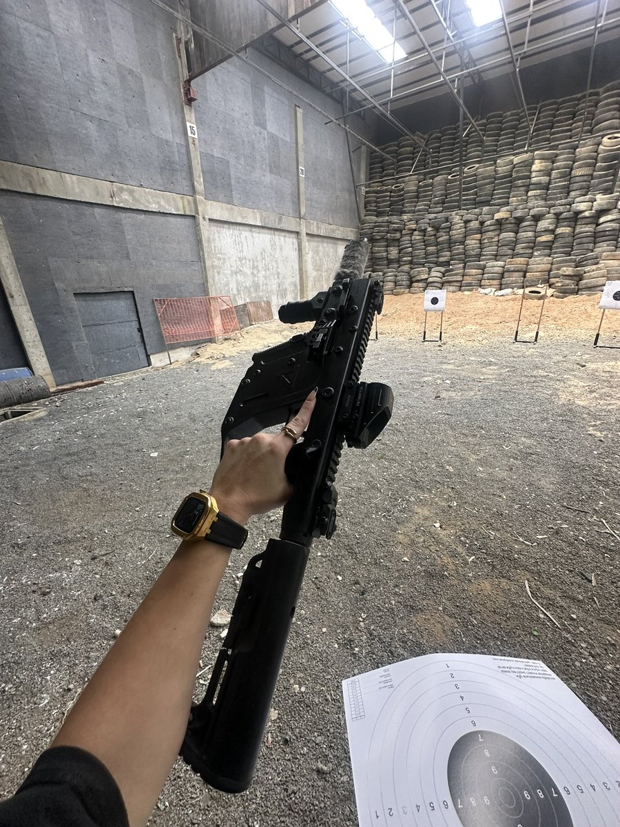 Madeleine Louise tweet media