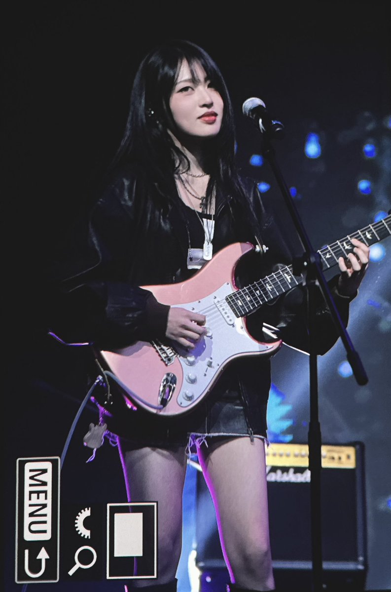 Heeyeon. tweet media