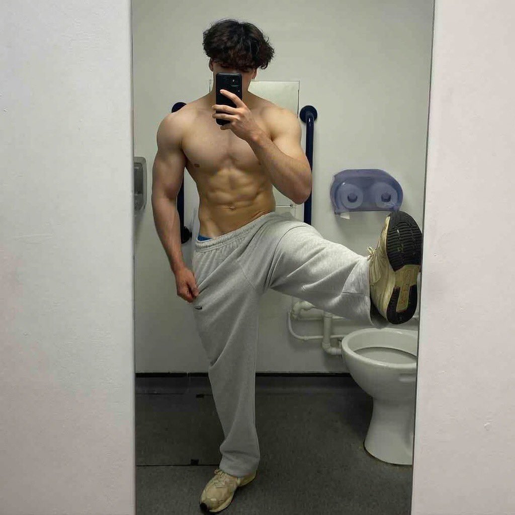 KING FARROWTAIT 🇬🇧 tweet media