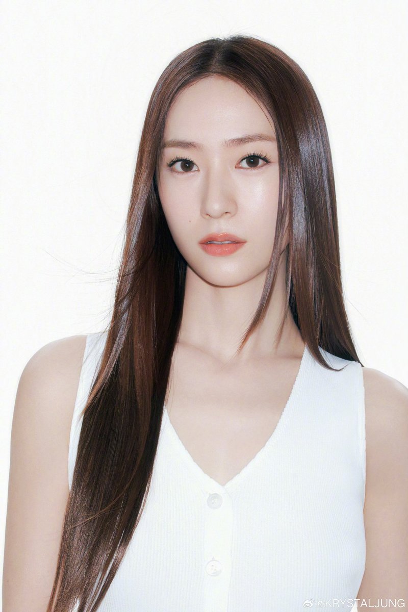 𝙨𝙤𝙡𝙞𝙩𝙖𝙧𝙮 𝙗𝙮 𝙠𝙧𝙮𝙨𝙩𝙖𝙡 tweet media