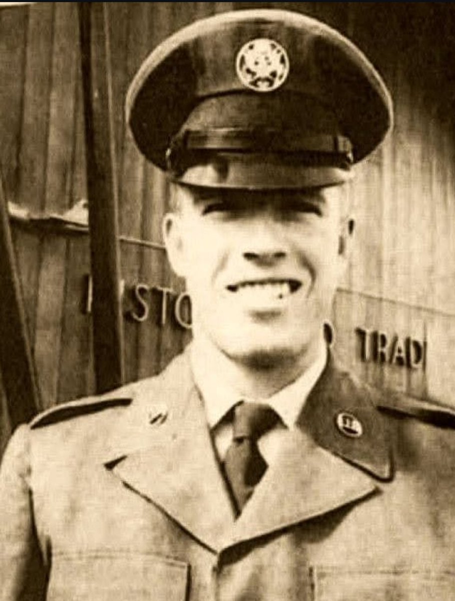 Sam Woolf (Life of a Military Wife) tweet media