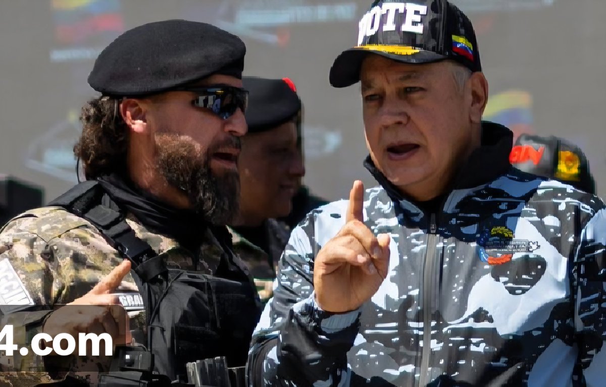 homeroboscan's tweet photo. Diosdado Cabello y Alexander Gramcko, cabecillas del aparato represivo cubano de Maduro, quedaron aislados y expuestos con la poda militar de Delcy. Torturaron juntos y caerán juntos. Gramcko desapareció y a Diosdado se le ve muy asustado..."A cada cochino, le llega su sabado". https://t.co/runHeMlIz6