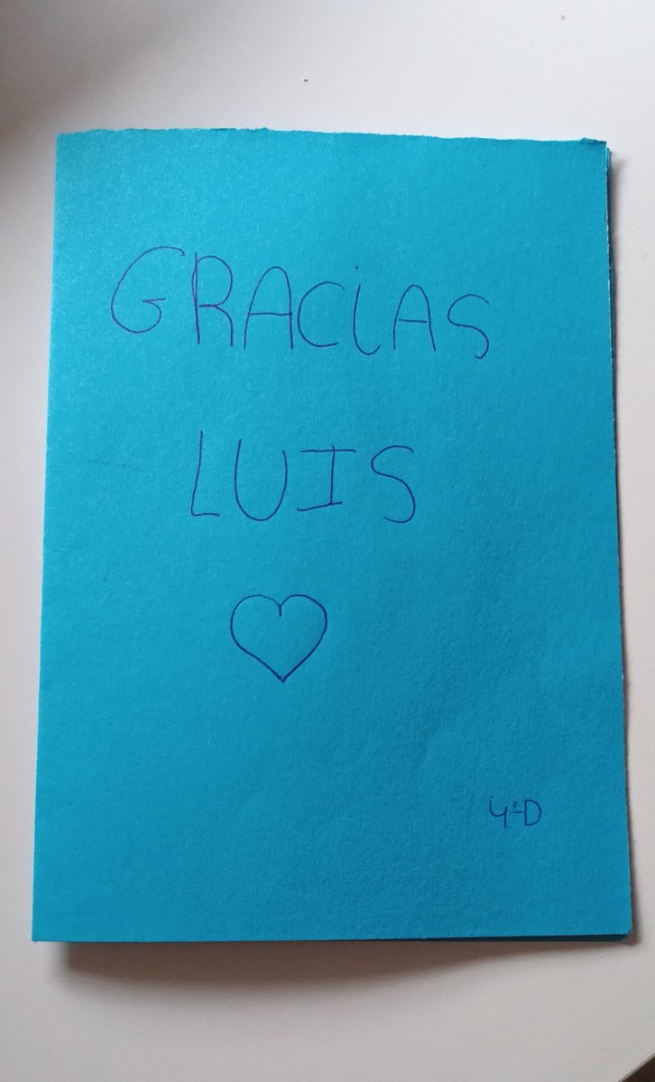 Hoy acabé las prácticas, hoy mis alumnos me han dado esto, hoy he llorado en clase.
Gracias chicos, siempre os llevaré conmigo!