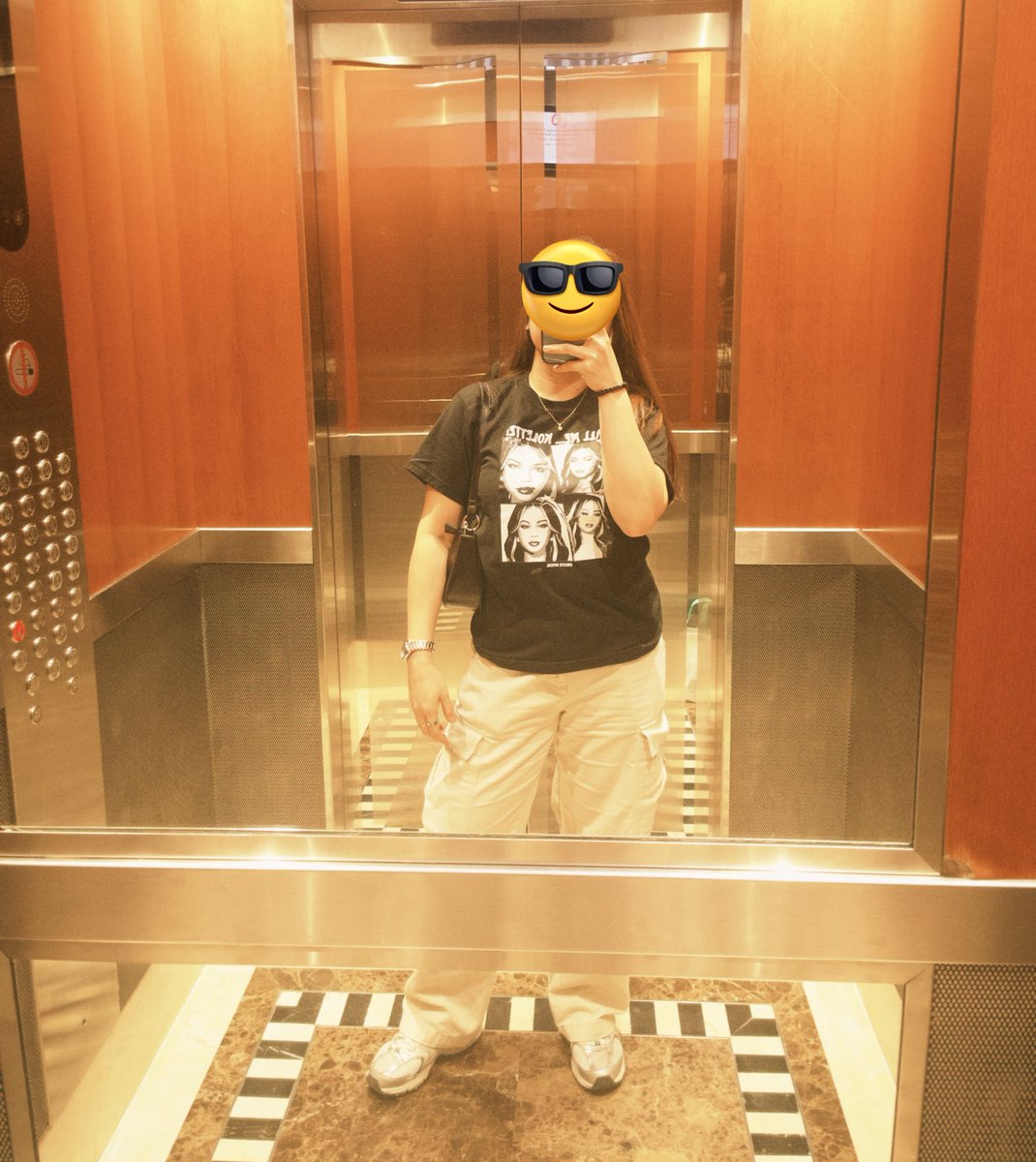 itsmeraeku's tweet photo. isasama ko muna c @kolettemadelo sa lakad ko! Hahaha naka abot na siya ng UAE! 😂 https://t.co/J9nG2sWIDr