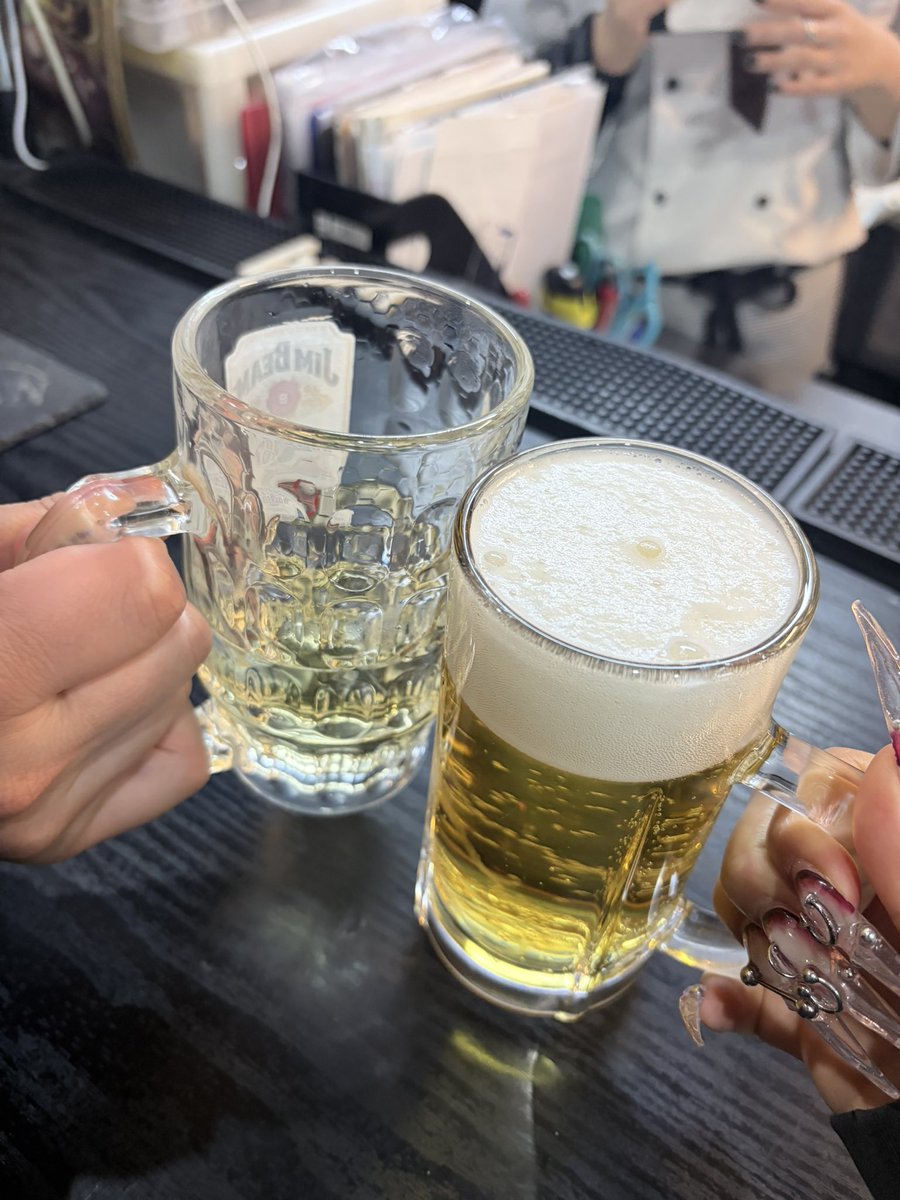 hanaka__ppa's tweet photo. 退勤しました〜！
ドリンクとシャンパンありがとうございました、ご馳走様でした😣🤍

明日、明後日はついに卒業イベントだ🌸
卒業するの本当に本当に寂しいですが、最後にひと遊びするぞ〜！の気持ちです♡

遊びに来てくれるとうれしいです！お待ちしております＞ ̫＜ ♡ https://t.co/3PF56DR8c5