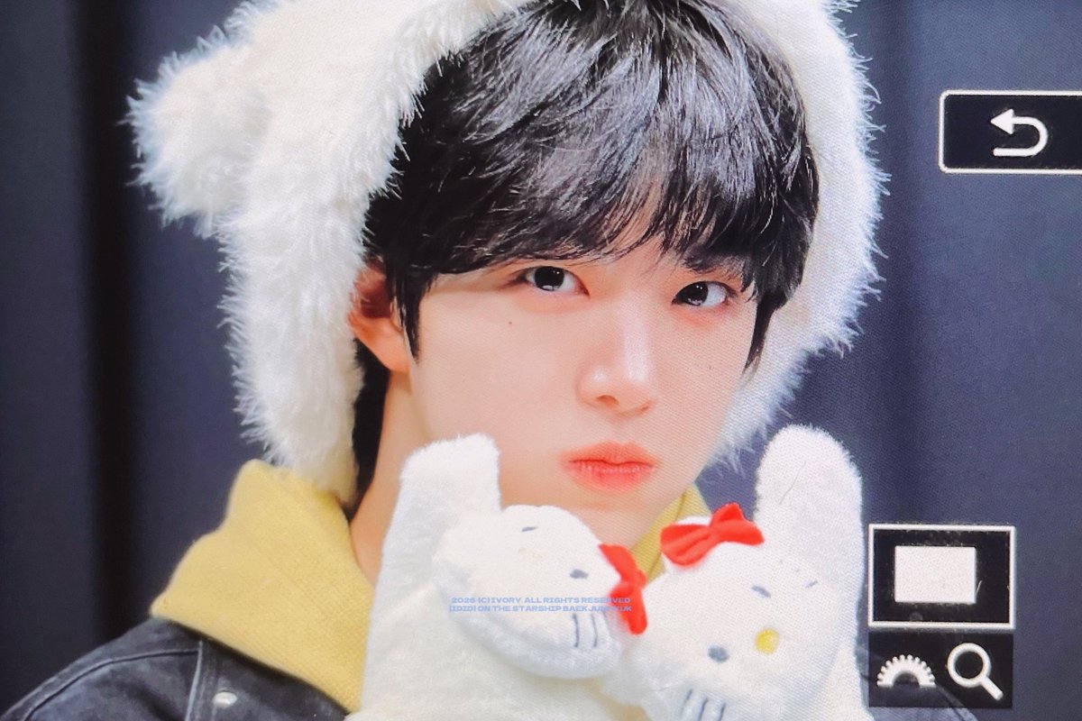 𝗜𝘃𝗼𝗿𝘆 tweet media