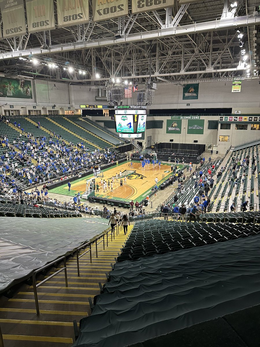 ChrisFast8's tweet photo. DVII Semifinal Delphos St John’s and Malvern. Tipoff at noon. https://t.co/Rwu9rL6sac