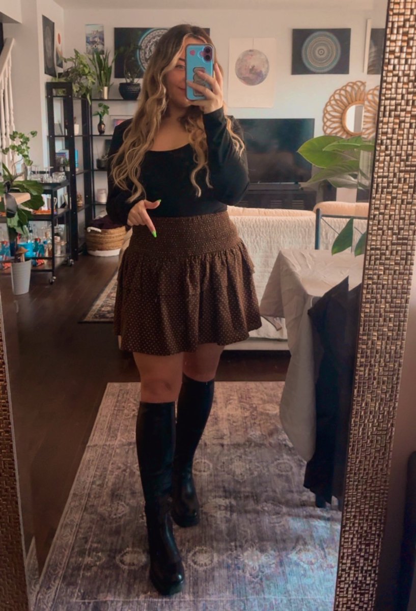 lucy lavender tweet media