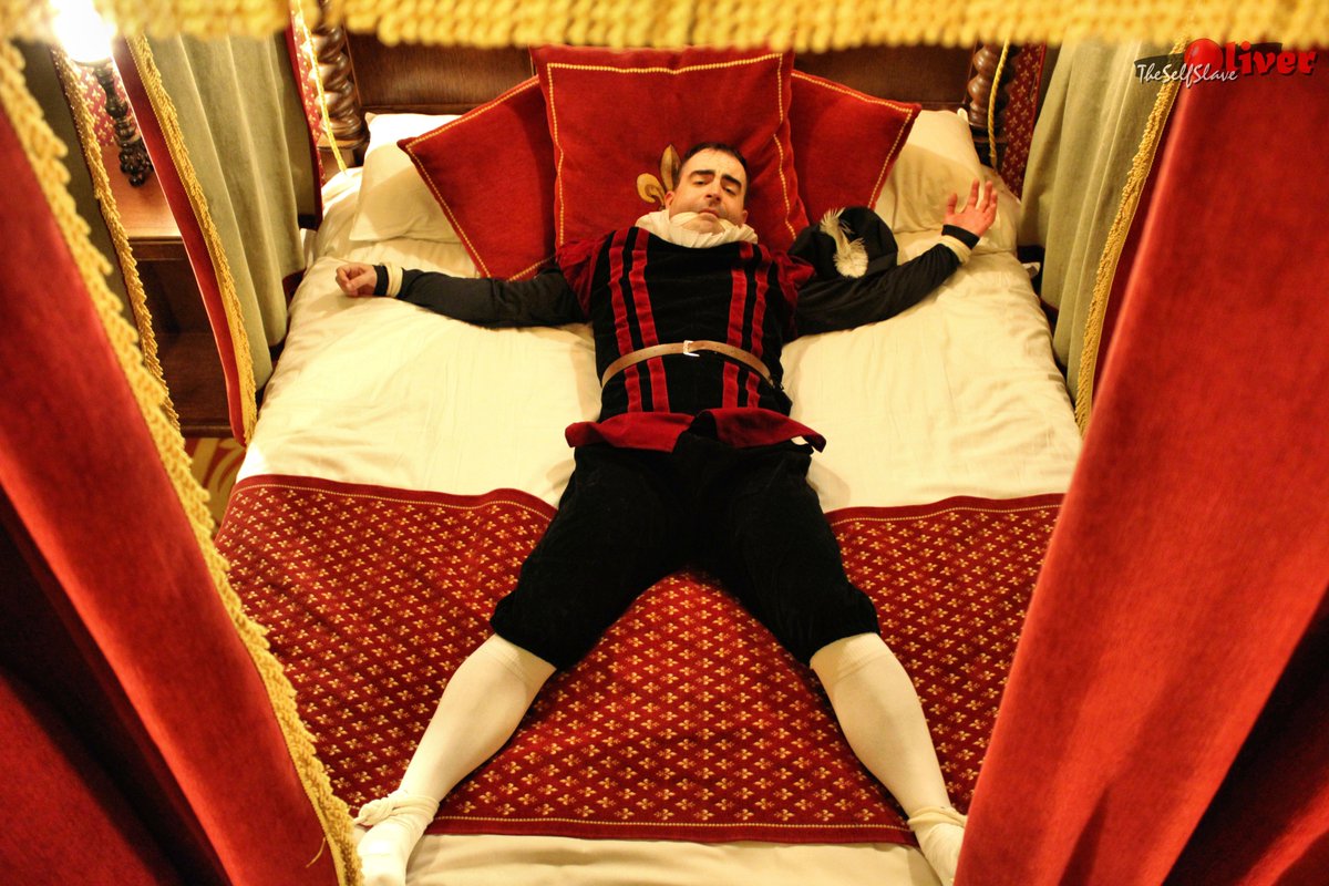 OliverTheSelfSlave tweet media