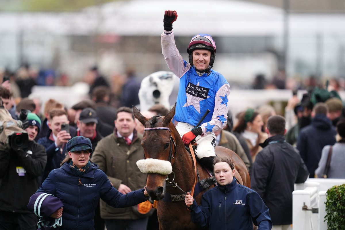 Tom Abbott tweet media