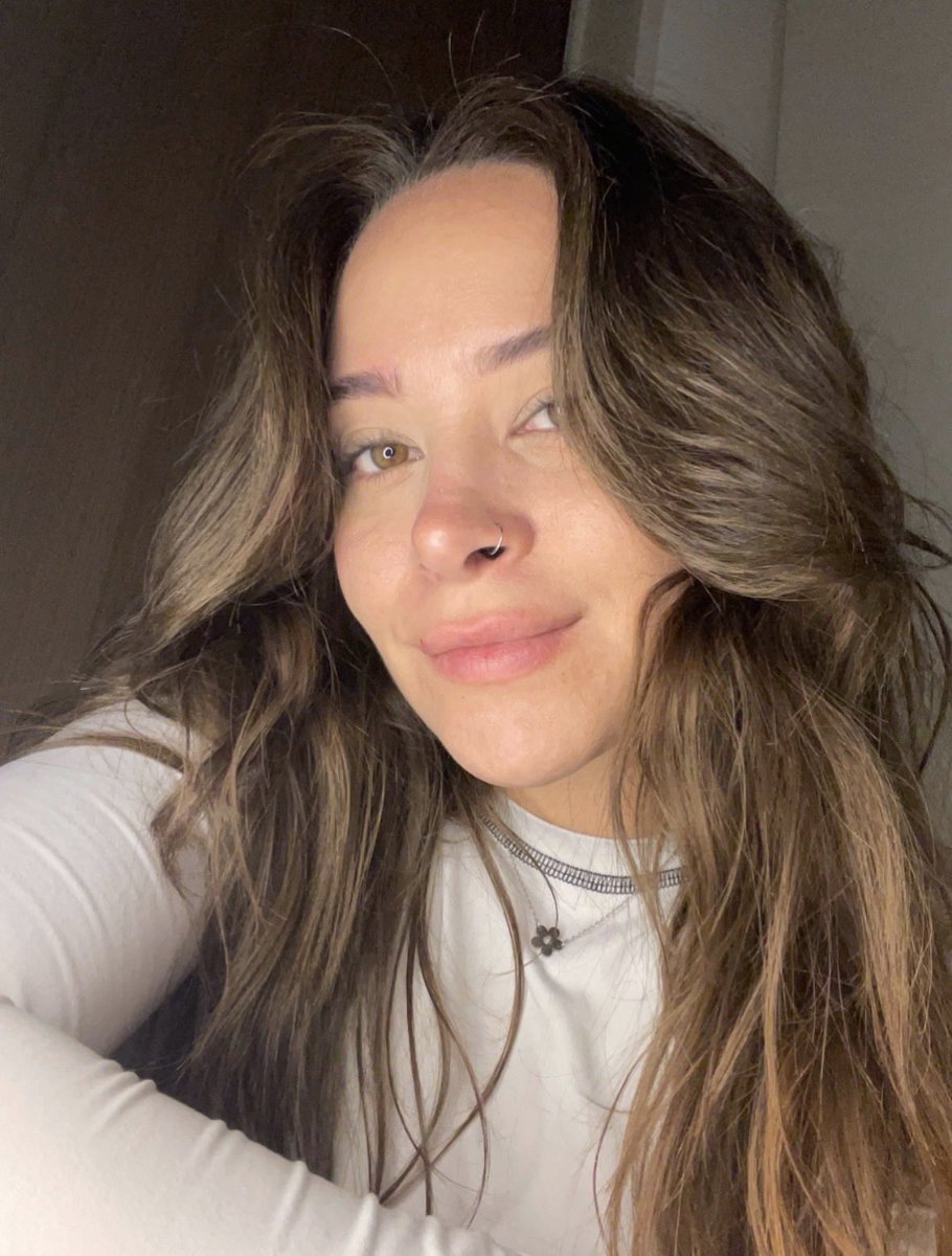 CutieRoxyie's tweet photo. ok j’avoue… je suis nouvelle ici 😅
on va voir ce que ça donne 👀

soyez gentils 🫶 https://t.co/Rnx8Rosr4C