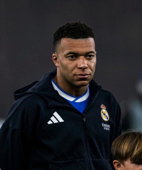 (fan) Trunks tweet media