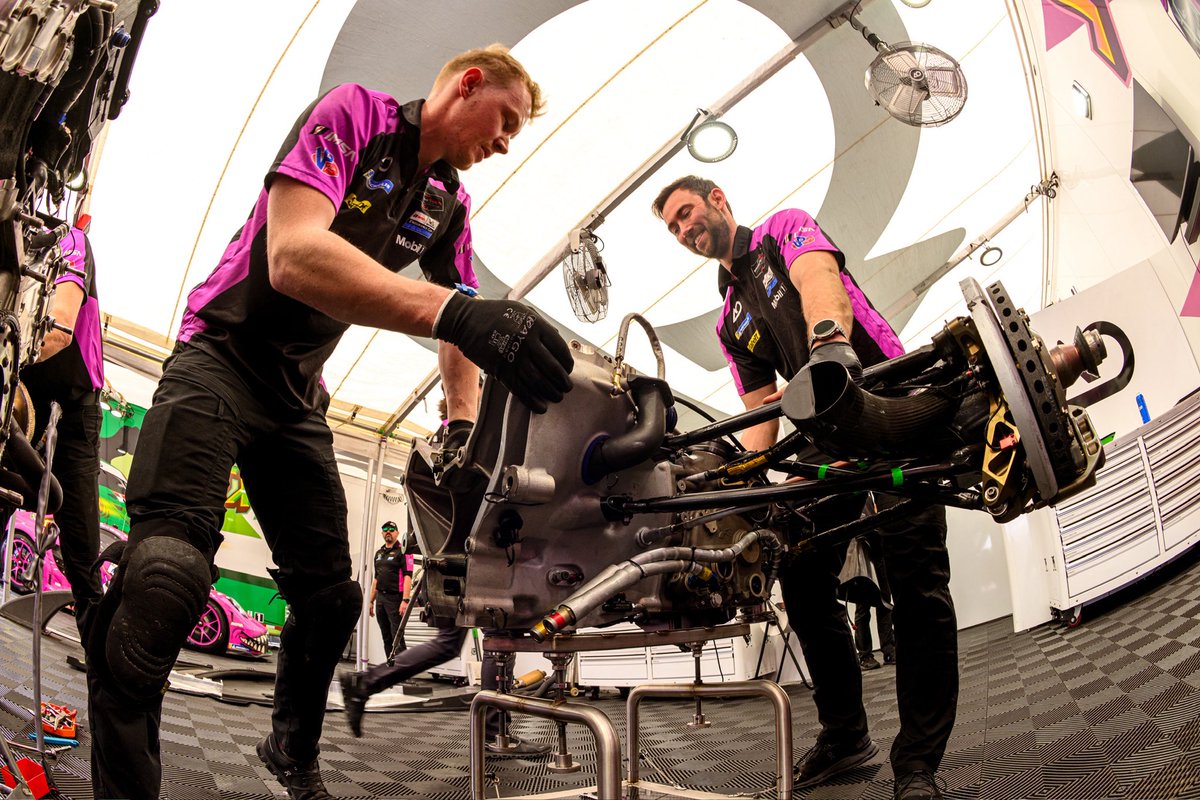 JonnyEdgar_'s tweet image. Practice yesterday was a busy one for the team, but we’re looking good and it’s almost time to set the grid for the Sebring 12 Hours with PJ! ⏱️

📺 ➟ youtube.com/live/GuyxmsQTm… 

#IMSA #AORacing #EnduranceRacing #Racing @BRDCSuperStars