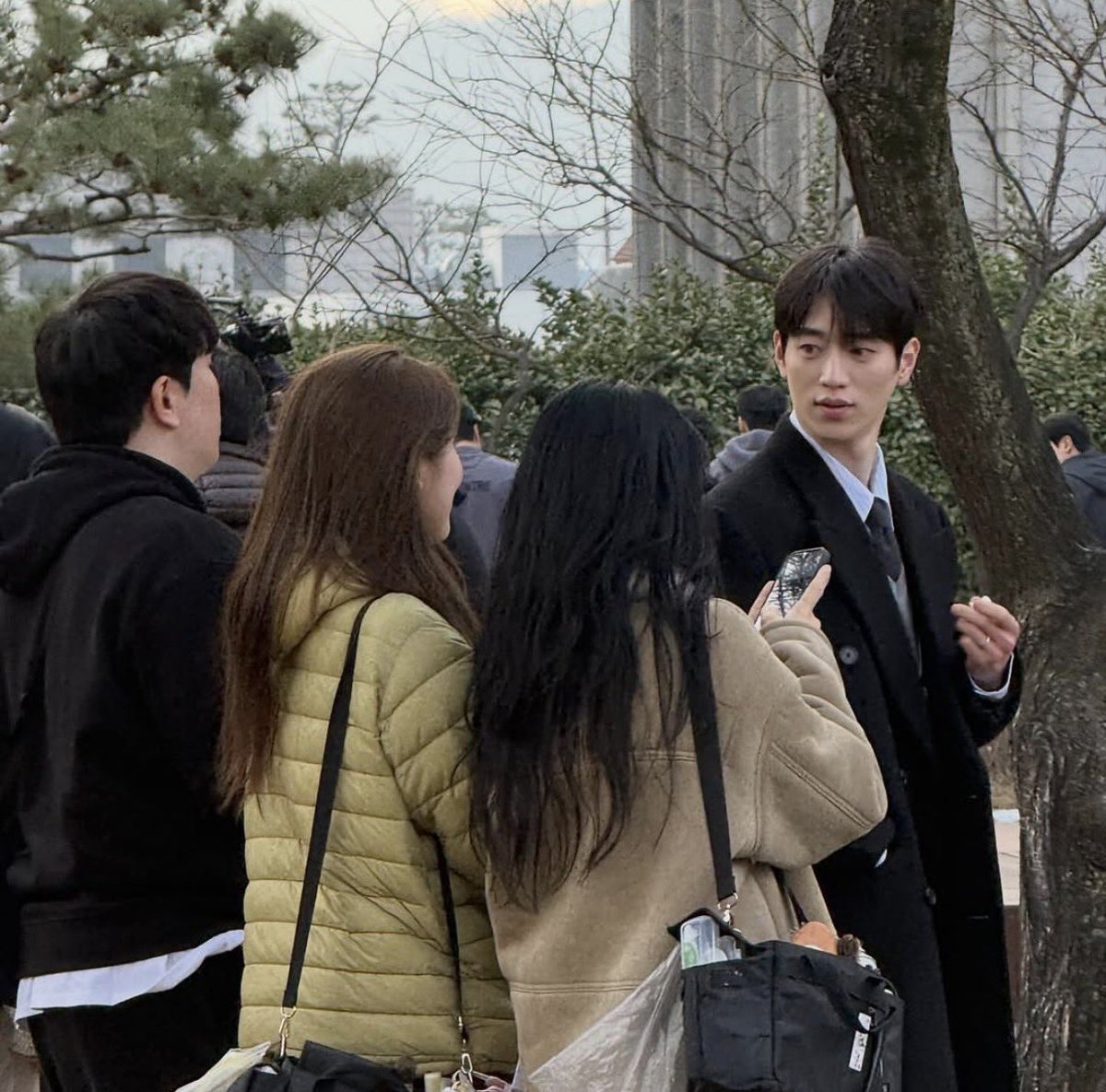 0dan79's tweet photo. 드라마 <너 말고 다른 연애>

서강준 목격짤 뜬거 개좋다.....
약지에 반지낀거까지...💗 https://t.co/iFZS18OC7F