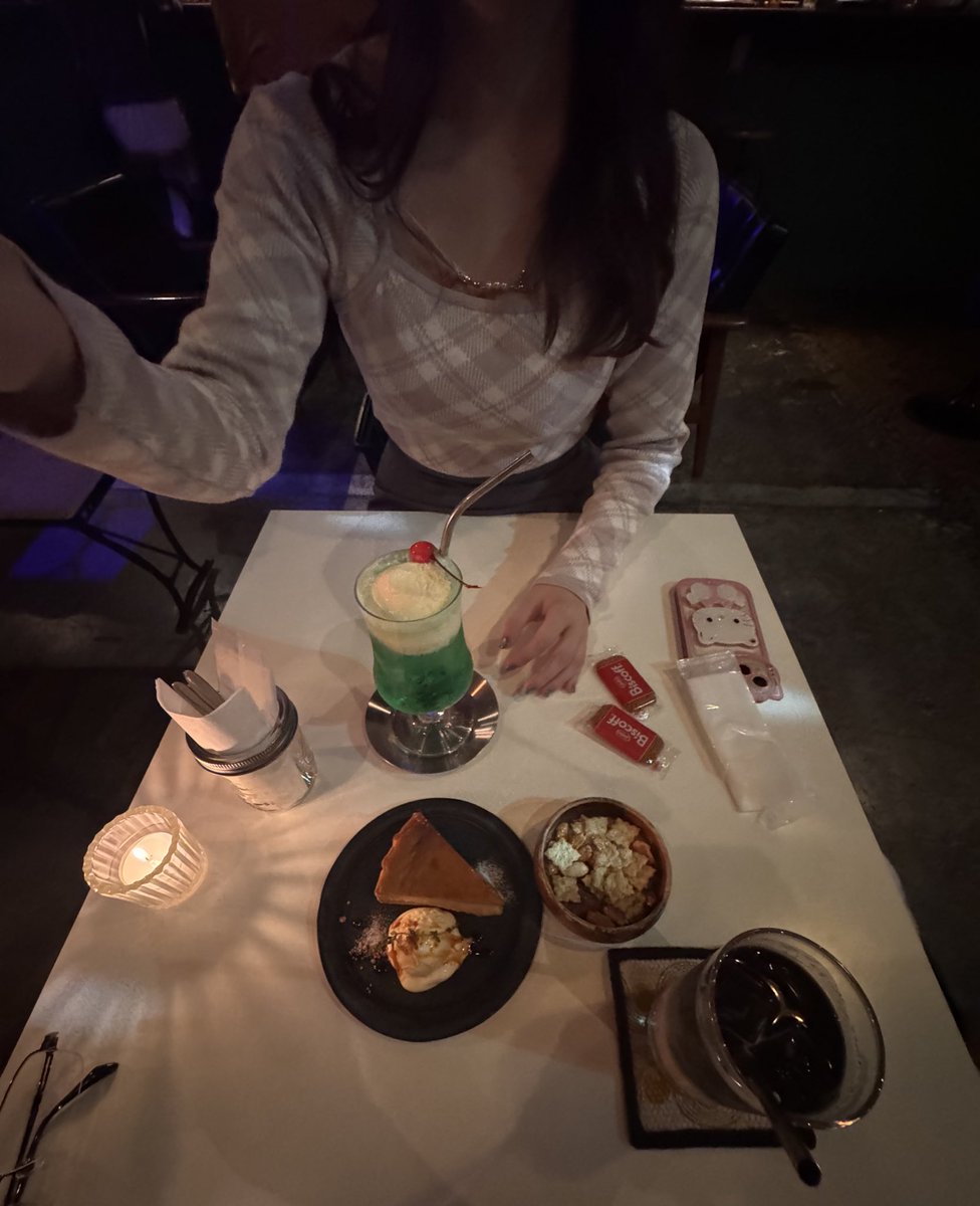 よしと tweet media