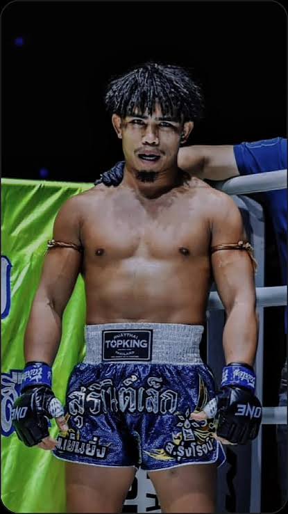 Capi_Panpayak's tweet photo. Suriyanlek tu es incroyable il mérite le respect
#suriyanlek
#onefc https://t.co/Frb2tLKthS
