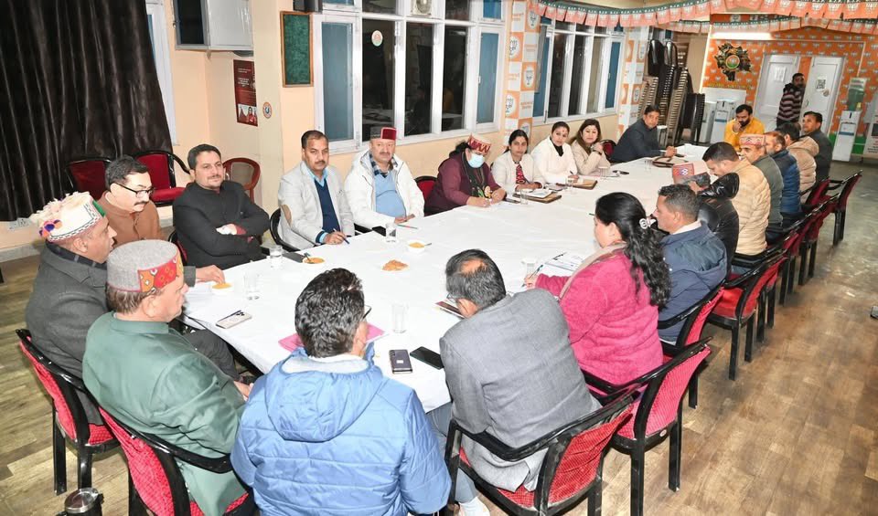 आज दीपकमल शिमला में भाजपा प्रदेश अध्यक्ष डॉ. राजीव बिंदल जी की अध्यक्षता  में आयोजित भारतीय जनता पार्टी की महत्वपूर्ण बैठक में भाग लिया।

बैठक में संगठन को बूथ स्तर तक और अधिक सशक्त बनाने, आगामी कार्यक्रमों को गति देने तथा जनहित के मुद्दों को मजबूती से उठाने को लेकर चर्चा हुई ।