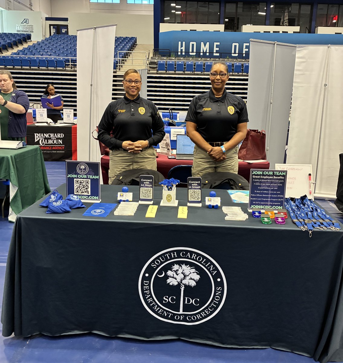 SCDCcareers's tweet image. 📣 It's Career Fair Friday: Our #recruiters are #hiring @ Augusta University until 2PM. We also have a #recruiter networking w/ #jobseekers @SCWorksTrident in Moncks Corner until 1PM. Discover our rewarding #SCcareers &amp;amp; generous employee #benefits. 
👉 JoinSCDC.com