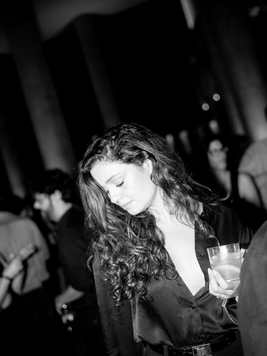 Para Sophie Charlotte tweet media