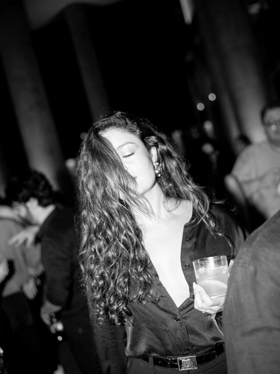 Para Sophie Charlotte tweet media