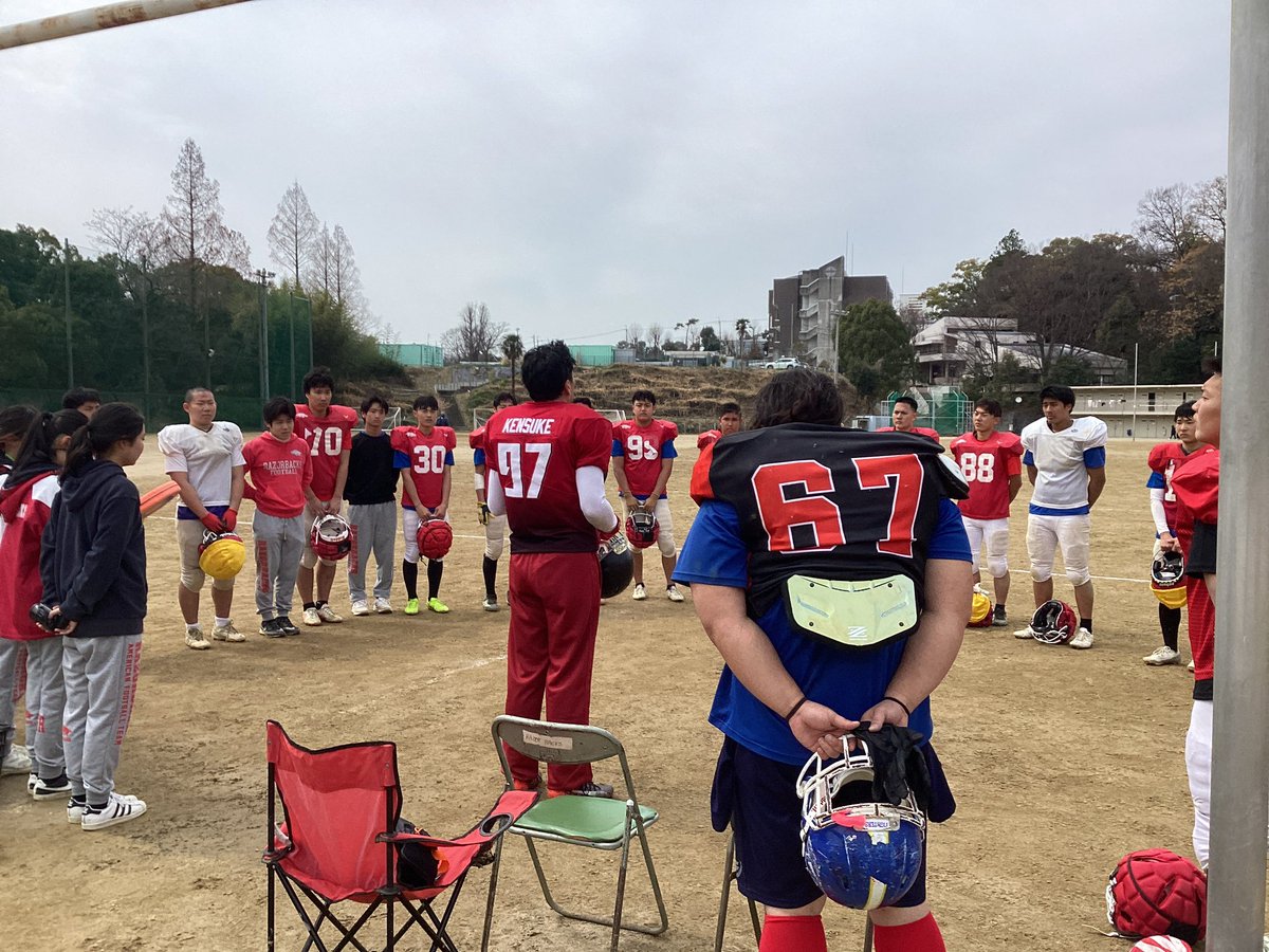 RAZORBACKS_ko's tweet photo. RAZORBACKS Spring Camp2026 DAY2 am

レイザーバックスの大先輩に来ていただきました！スクリメージも攻守ともにフルで入っていただきご指導いただきました！！

最後のハドルにおいても温かいお言葉をいただき、部員一同身の引き締まる思いでした！ありがとうございました！！ https://t.co/1X90LA9UGM