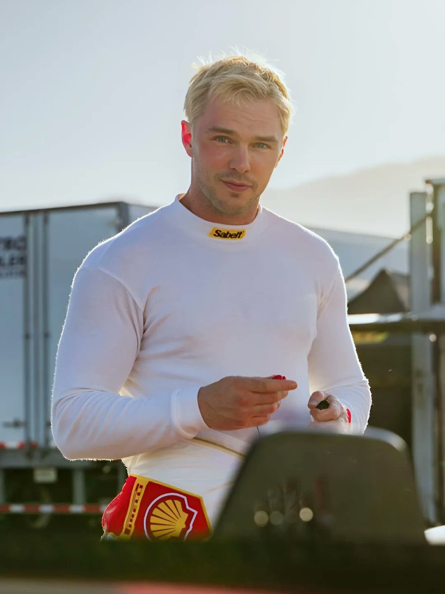 red 🎱 tweet media