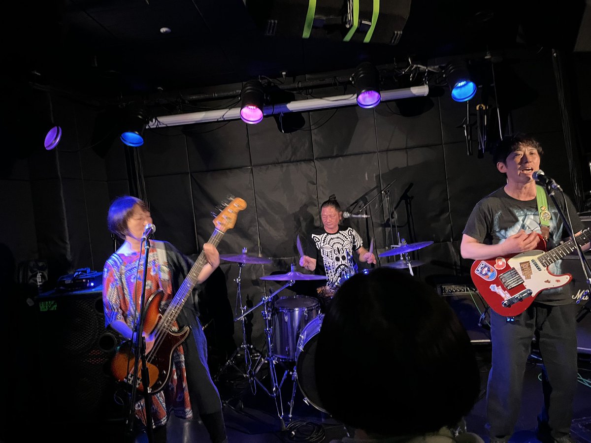 なべけい tweet media