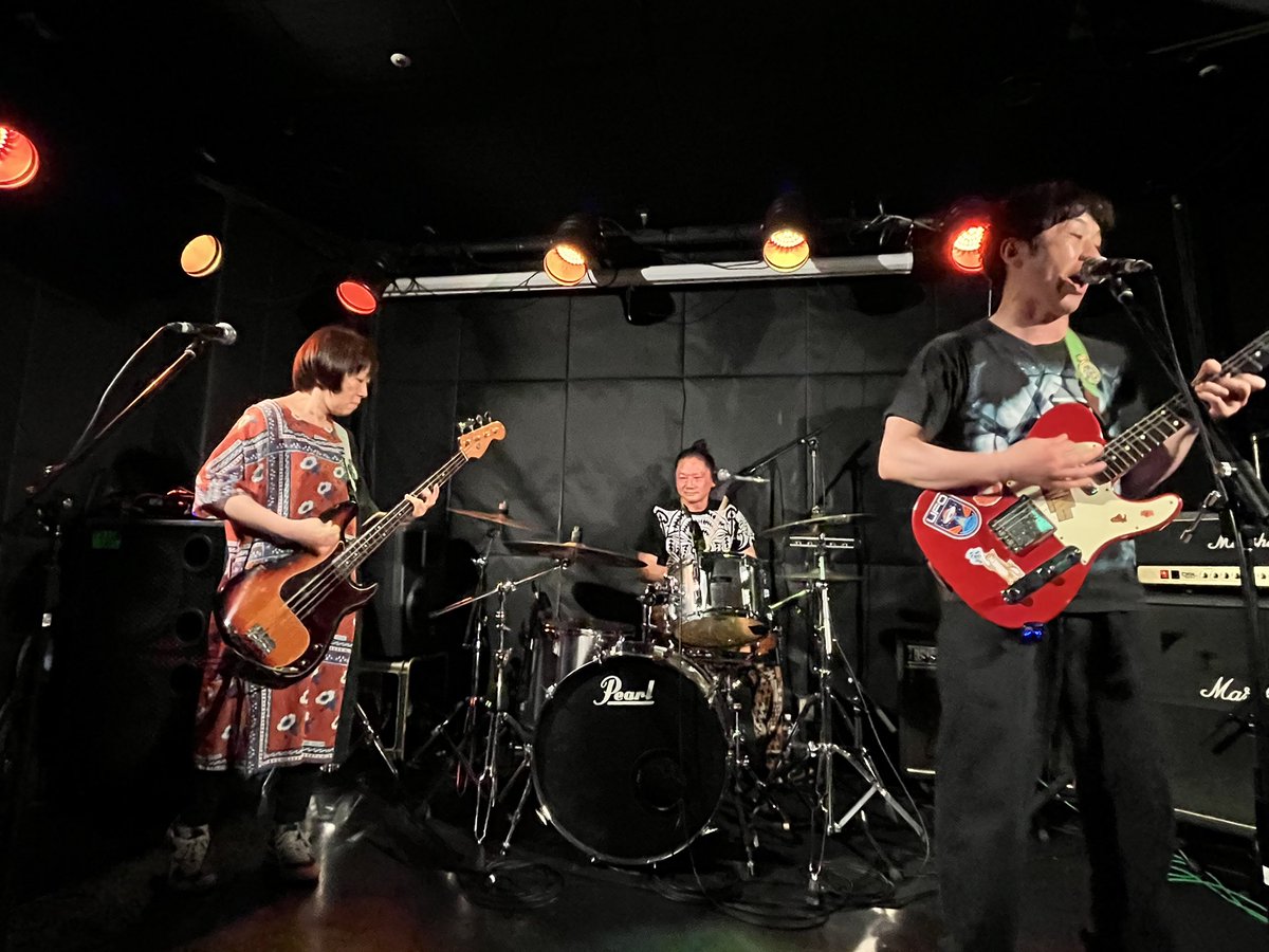 なべけい tweet media