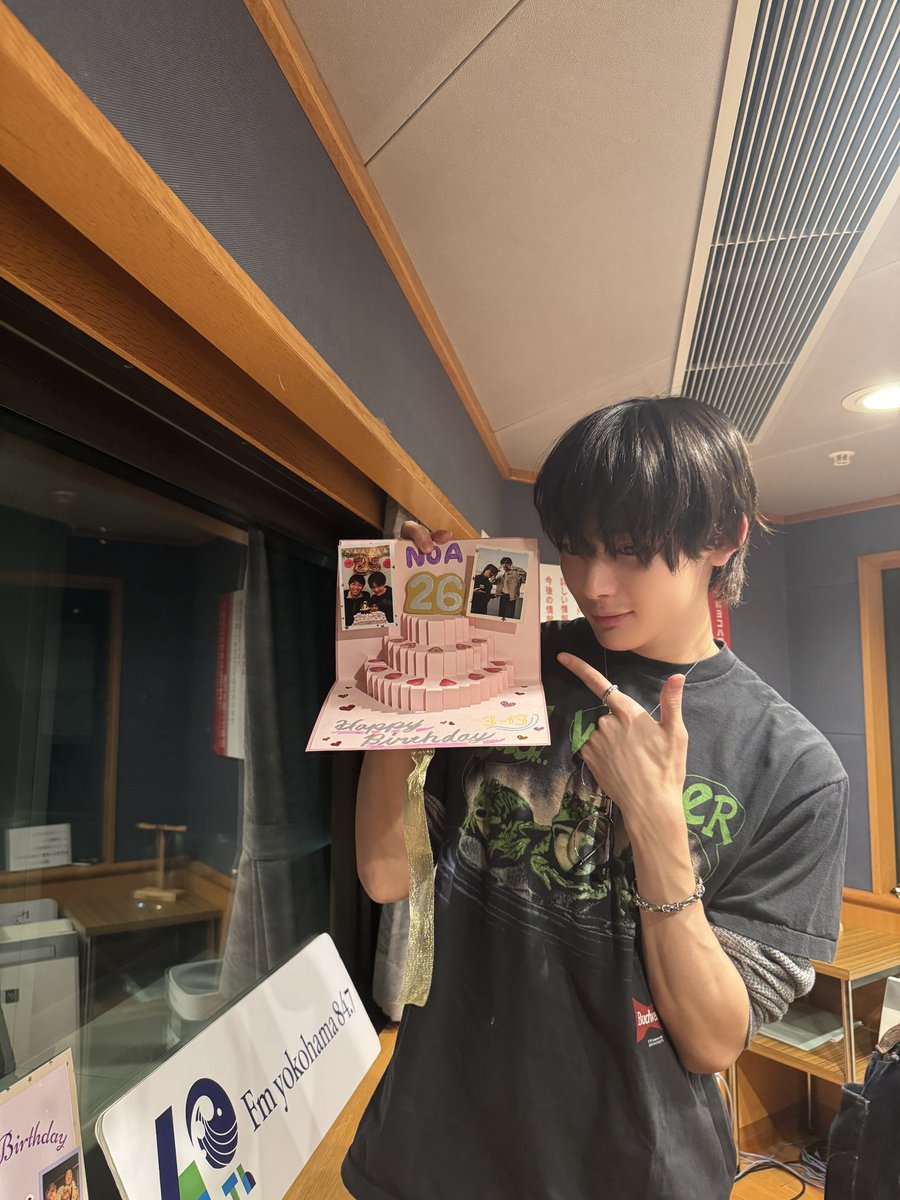 noamusic_japan's tweet photo. #今日のNOA

「ZERO-8」ありがとうございました！

#八村倫太郎 さん、#REIJI さんにお祝いしていただき、とても嬉しそうなNOAでした🎂👑

いつか準レギュラーになれるよう頑張ります！

BY NOA STAFF

#ZERO8 #WATWING 
 #八村倫太郎　 #REIJI  
#FMヨコハマ　#NOA
@ZERO8yfm https://t.co/cBQFUodQUd