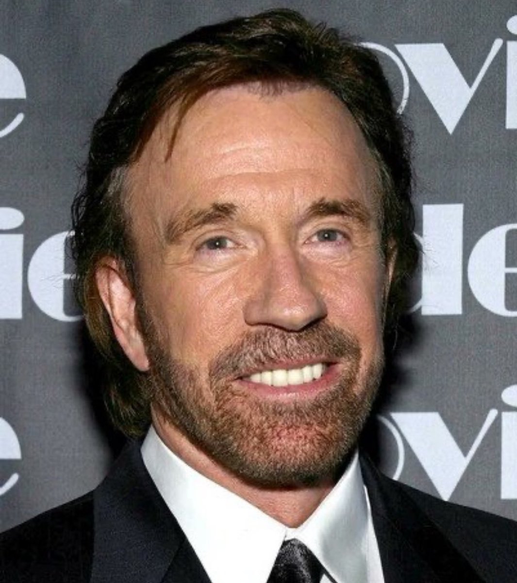 Anna Lulis tweet media