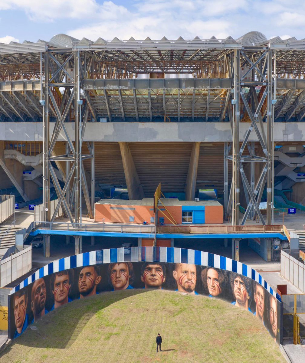 JustPaolaC's tweet photo. #Jorit #murales #stadiodiegoarmandomaradona #forzanapolisempre 💙💙 https://t.co/TVozqYx6D9