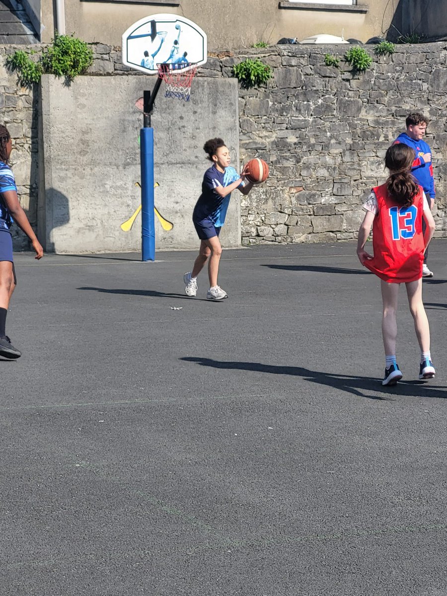 stmarysnsLK's tweet image. 5th and 6th class boys and girls played their first basketball match today in the lovely sunshine. They all showed great determination 💪🏀 #KeepFit #BeActive