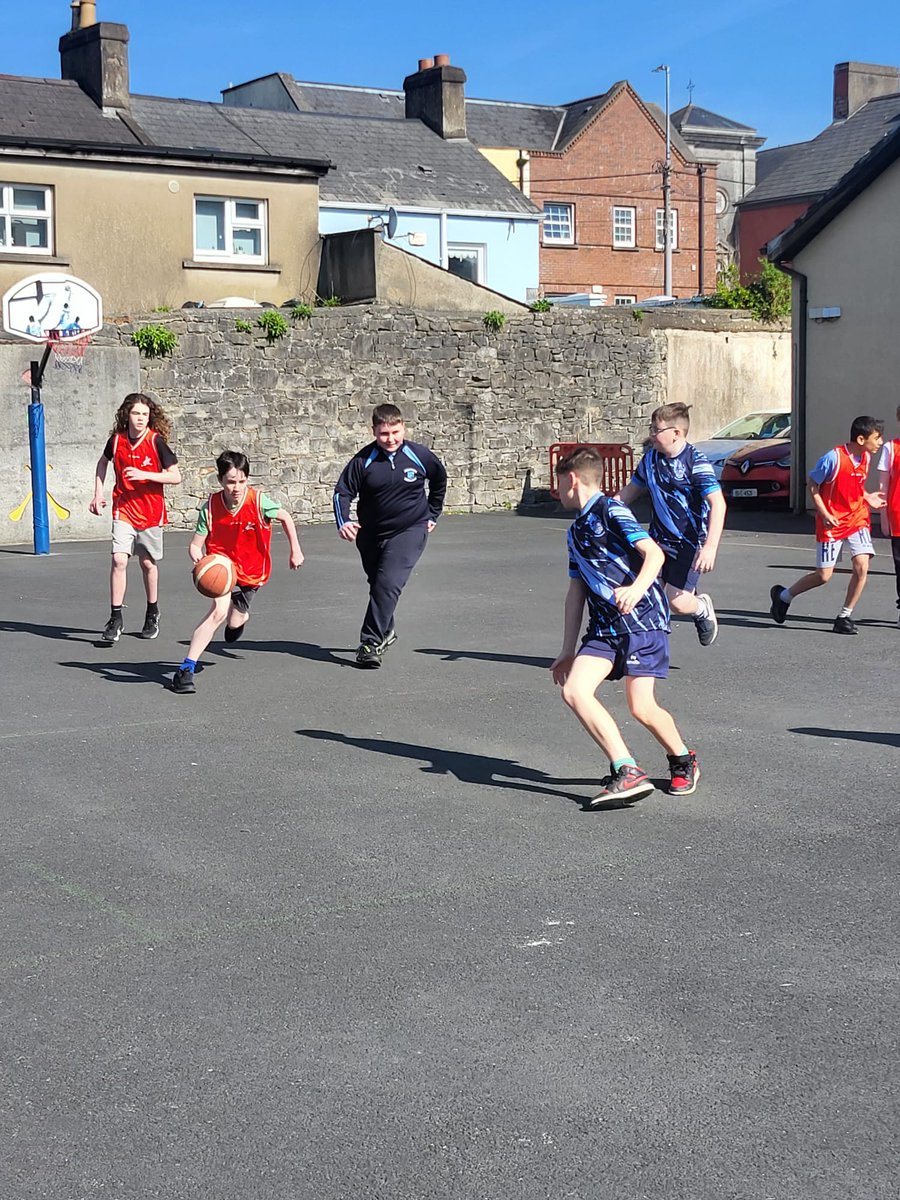 stmarysnsLK's tweet image. 5th and 6th class boys and girls played their first basketball match today in the lovely sunshine. They all showed great determination 💪🏀 #KeepFit #BeActive