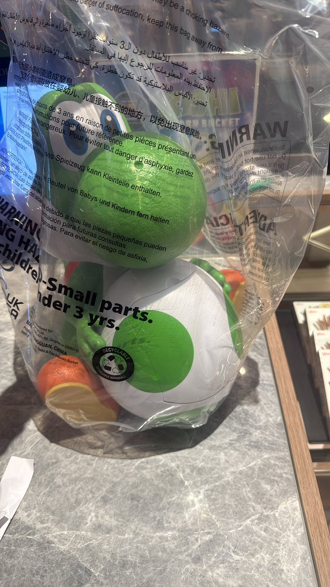 laureenssh's tweet photo. Gaiiss ada kah yang mau jastip yoshi popcorn bucket XXI? Mumpungg di xxi deket aku masih banyaakk😄😄😄 bisa shopeee😃

Tag : wts tempat popcorn mario bros https://t.co/uXJjpWKp8O