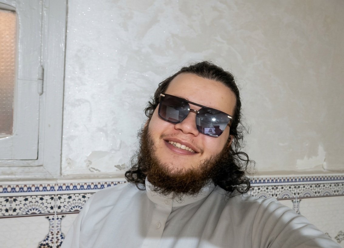 أيمن • tweet media