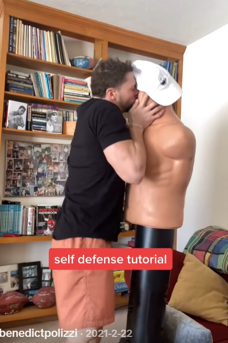 wayvlore's tweet photo. kun x xiaojun self-defense tutorial https://t.co/Ryd7ONRSHd