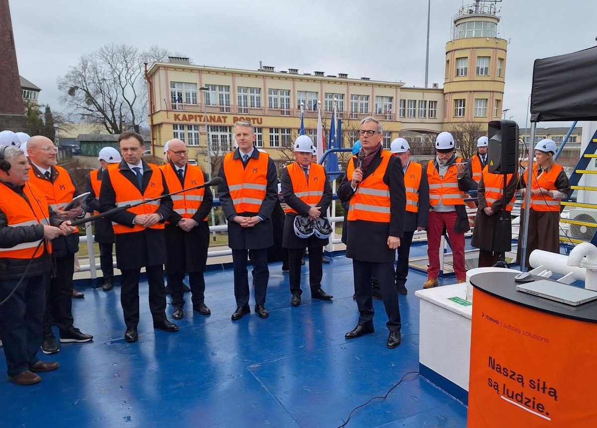 BGK_pl's tweet photo. #Vinci z grupy #BGK inwestuje 62,5 mln zł w spółkę #Mewo.
Inwestycja w największą polską prywatną firmę, która świadczy usługi badawczo-pomiarowe dla sektora energetycznego na Bałtyku, przyniesie korzyści ekonomiczne i poprawi bezpieczeństwo infrastruktury krytycznej na Bałtyku. 🌊
💬 Inwestycja Vinci wpisuje się w strategiczne cele BGK, obejmujące wspieranie innowacyjnych i skalowalnych polskich technologii oraz rozwój gospodarki opartej na wiedzy – mówił prezes BGK, Mirosław Czekaj podczas uroczystości podpisania umowy inwestycyjnej pomiędzy Vinci i Mewo na statku badawczym Amber Cecylia z udziałem @Domanski_Andrz @MF_GOV_PL @MRiTGOVPL oraz @A_Marchewka @MI_GOV_PL.
🔗 Dowiedz się więcej: https://t.co/yxeuoiLScL